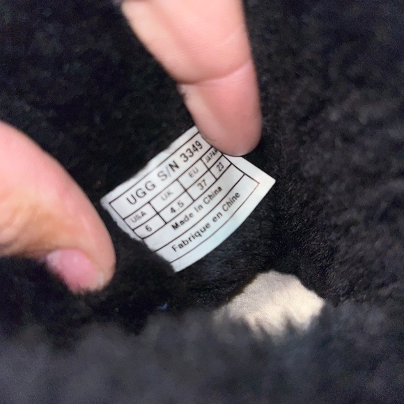 UGG Bailey Button Bling
Swarovski Winter Boots Womens
Size 6 Black - Picture 4 of 7